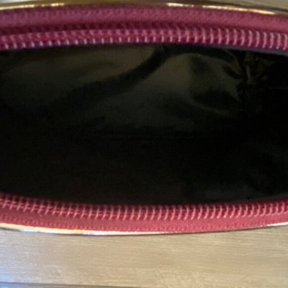 DK RED Shiny GOLD TRIM Clutch Purse TASSEL & FLOWER Pull HEART Accent ~ Cosmetic - Picture 4 of 7